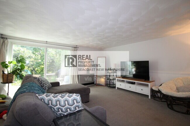 Building Photo - 203 Piscassic St