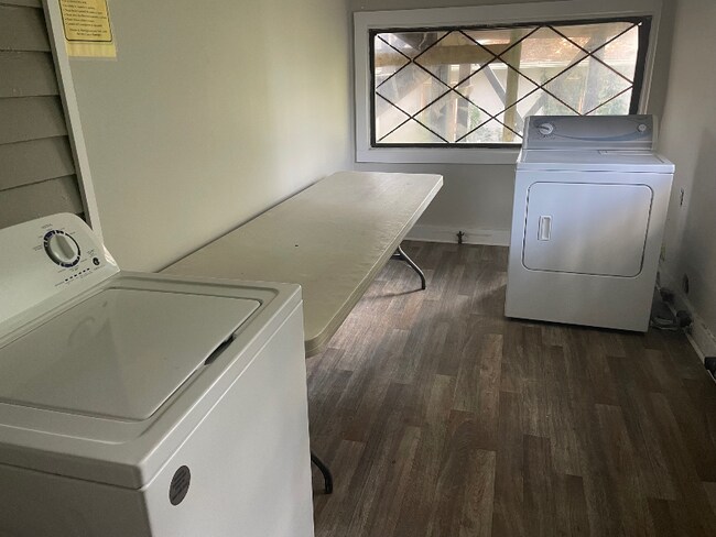 Building Photo - 1800 S Main St