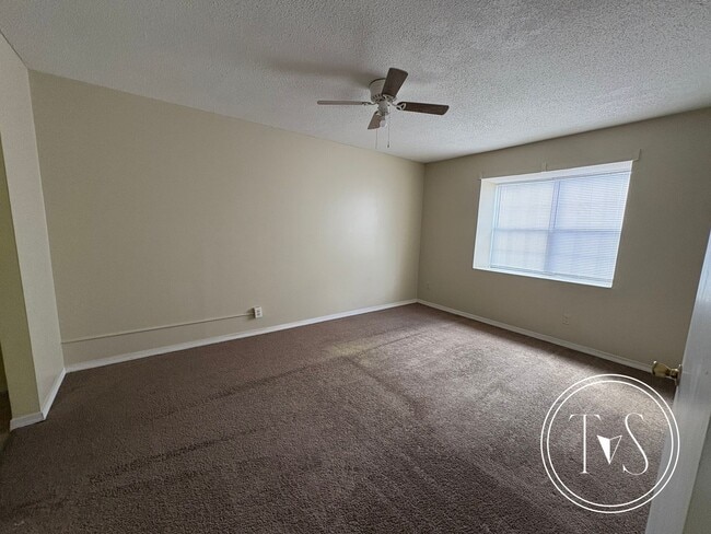 Building Photo - RATE DROP ALERT (was $1300/month) and SUMM...