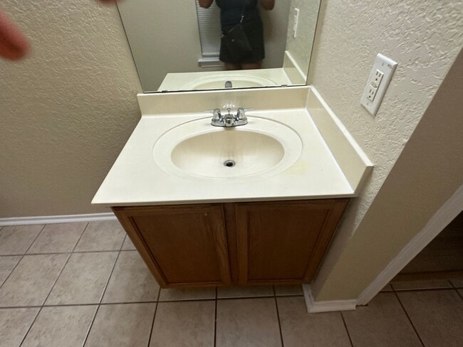 Building Photo - 10106 Figaro Canyon