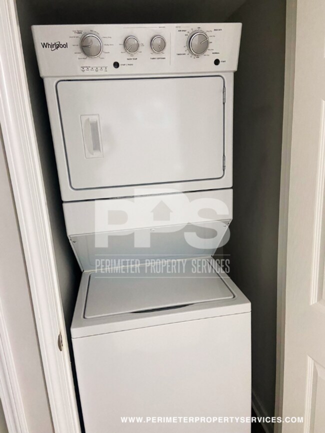 Building Photo - Old 4th Ward Flats New unit available! Com...