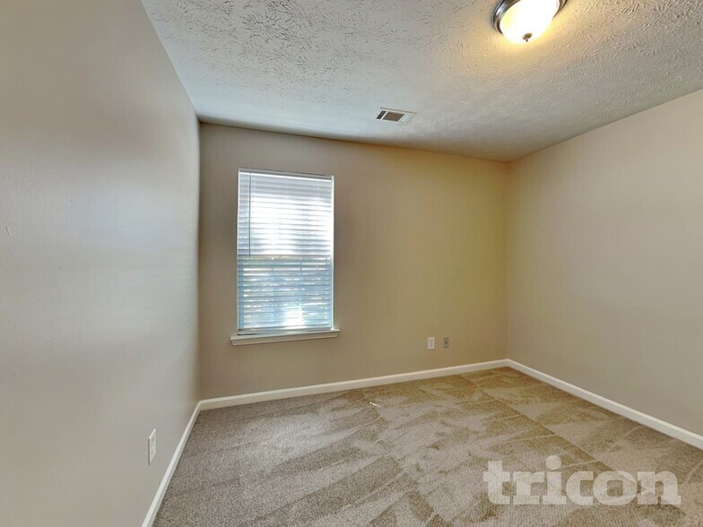 Building Photo - 201 Sandstone Dr