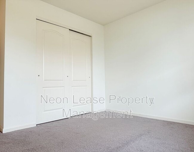 Building Photo - 17275 King Philip Way