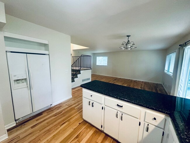 Building Photo - Beautiful 3-Bedroom Single Family Home wit...