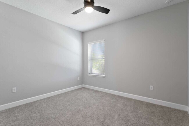 Building Photo - "Spacious 4-Bed, 4-Bath Retreat at 2612 Le...