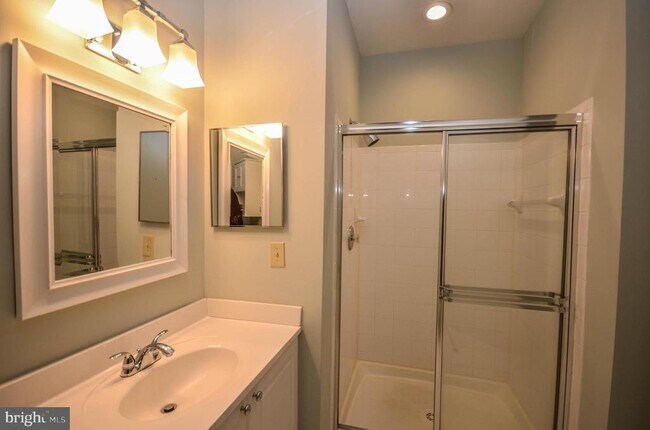 Building Photo - 4950 Brenman Park Dr