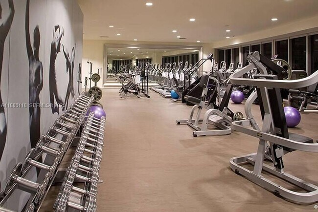 Building Photo - 475 Brickell Ave