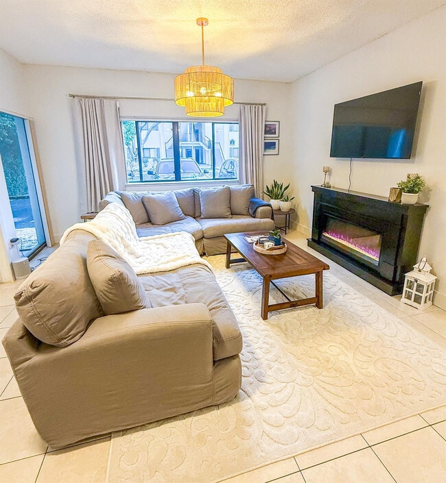 Building Photo - 2445 SW 18th Terrace