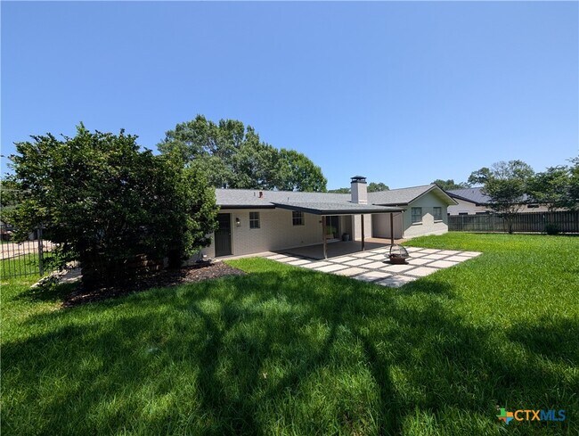 Building Photo - 405 Oakwood Blvd