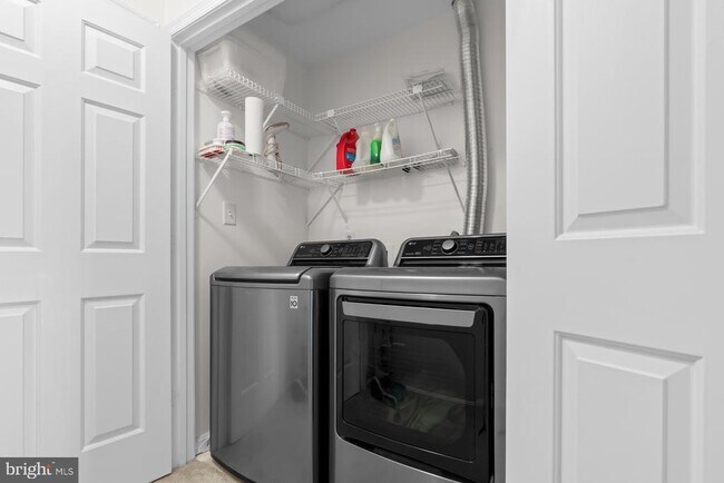 Building Photo - 6515 River Tweed Ln