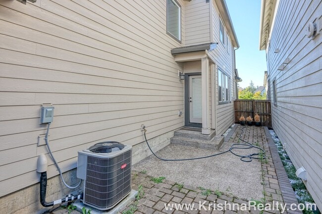 Building Photo - Gorgeous 4 BD* 2.5 BA* Single Family Home ...