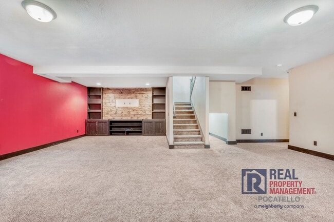 Building Photo - 5215 Kymball Ave