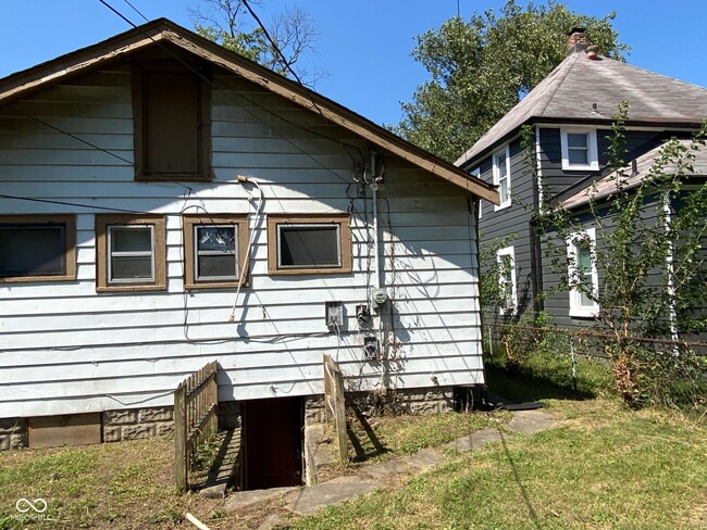 Building Photo - 1533 Kappes St