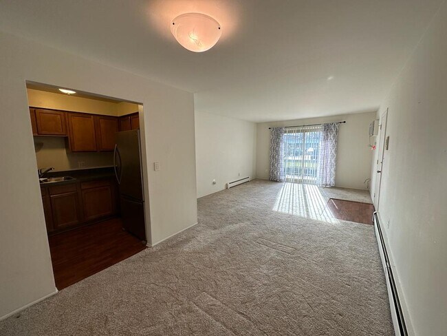 Building Photo - 1918 Axtell Dr