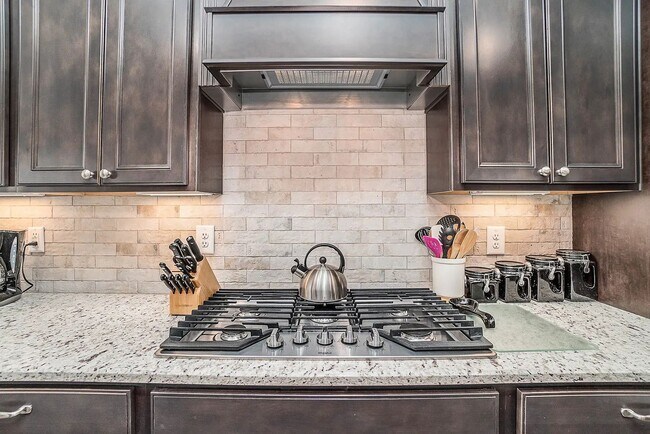 Building Photo - Beautiful 5-Bedroom Home in Brixworth Neig...