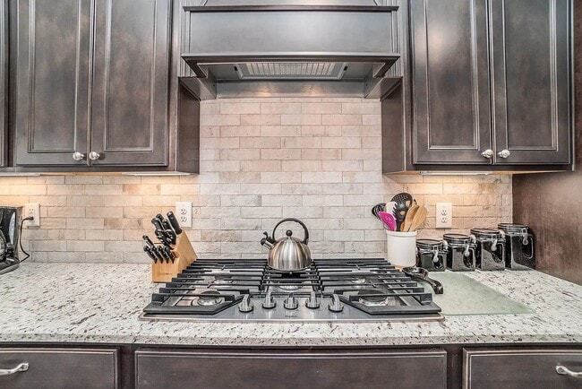 Building Photo - Beautiful 5-Bedroom Home in Brixworth Neighborhood with 2 Community Swimming Pools & Walking Trails