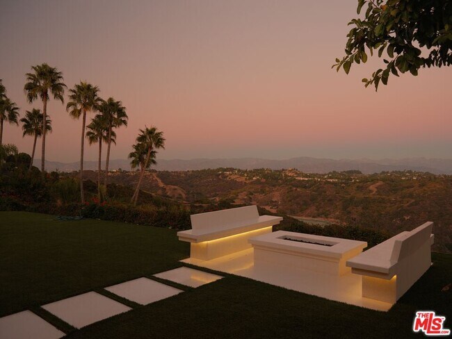 Building Photo - 2262 Stradella Rd