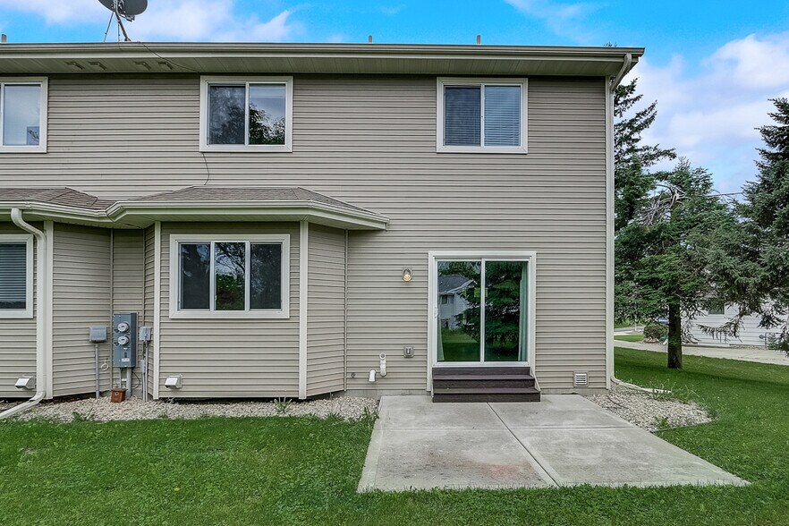Building Photo - 714 Bristol Bay