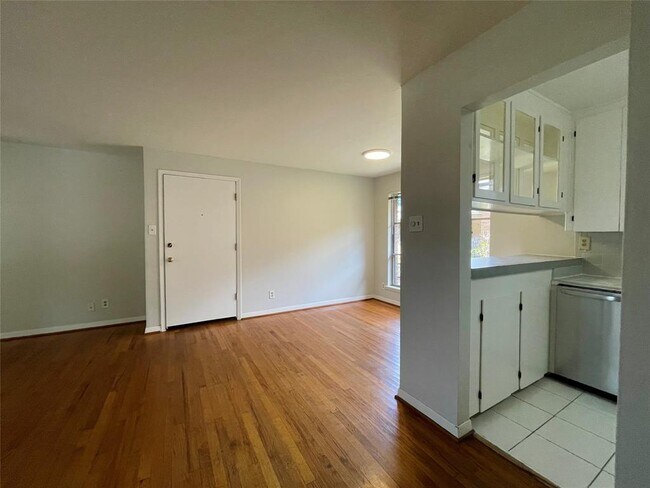 Building Photo - 3420 Mt Vernon St