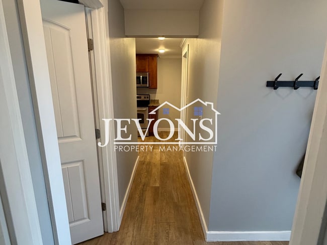 Building Photo - Spacious Single-Family Home on Elevated Corner Lot Near Seattle & Burien