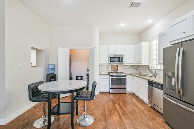 Building Photo - 11307 Main Holly Dr