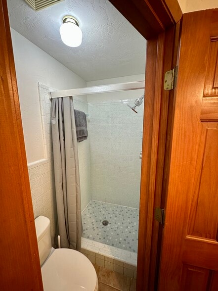 Building Photo - 1133 Glenwood Rd