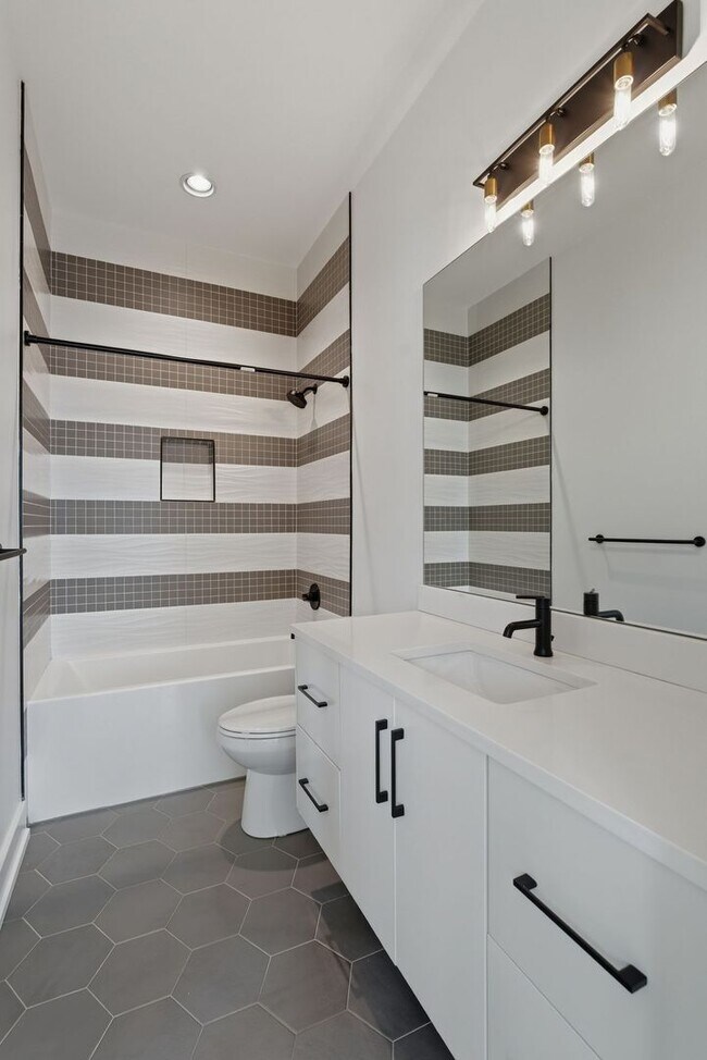 Building Photo - Beautiful 3-BR Property with Rooftop Deck!