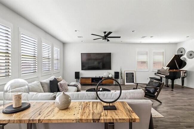 Building Photo - 9105 Garnet Dr