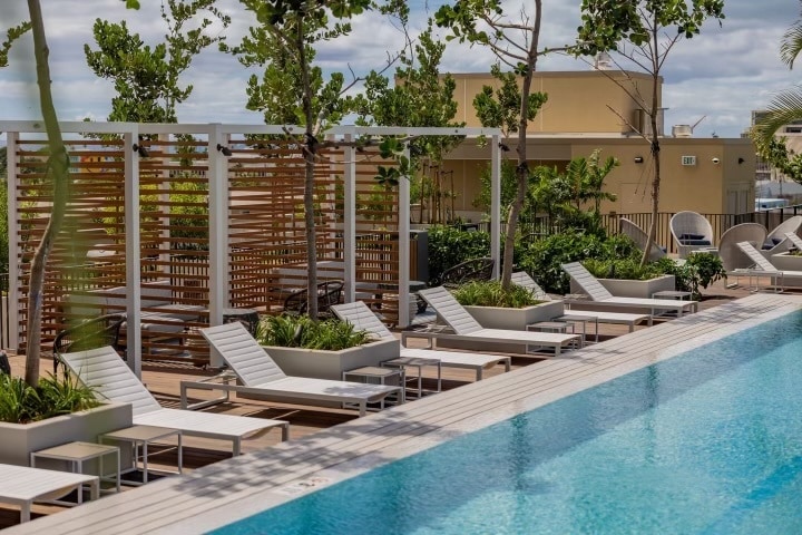 Primary Photo - 987 Queen St