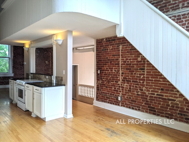 Building Photo - 3233 Osage St