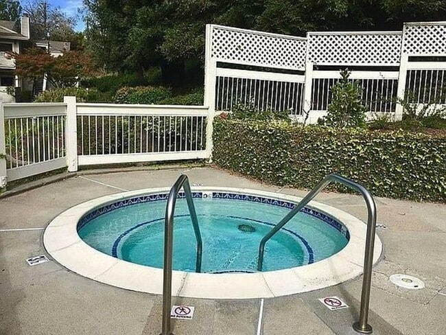 Building Photo - Beautiful Updated Condo in Prime San Ramon...