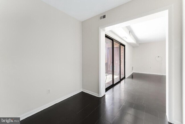 Building Photo - 10723 West Dr