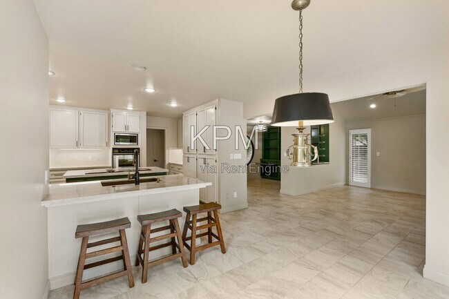 Building Photo - 3342 Cove Cir