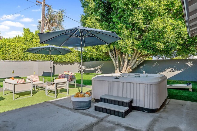 Building Photo - 2222 E Via Escuela