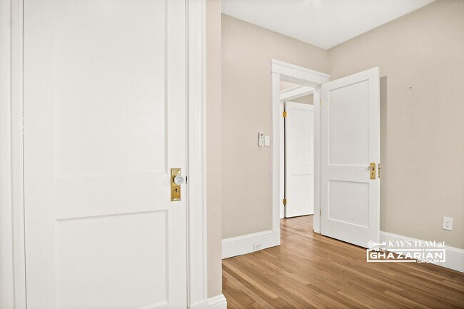 Building Photo - 42 Parsons St