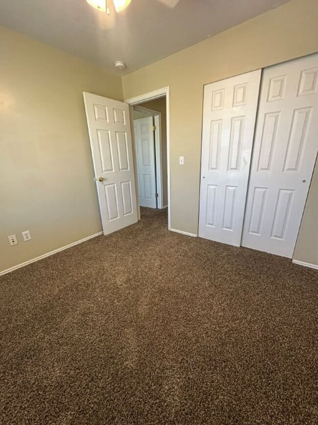 Building Photo - We Buy Christmas! $1000 Amazon Gift Card + Free Rent! 5 Bed 2 Bath Home in Syracuse