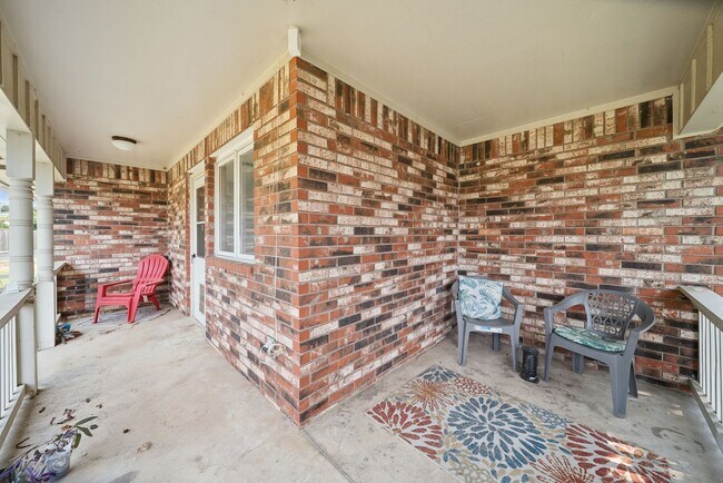 Building Photo - House for Rent 3 Bedrooms 2 Bath !!!!!