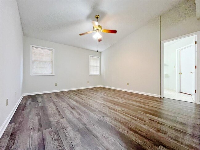 Building Photo - 11250 Ridge Hill Dr