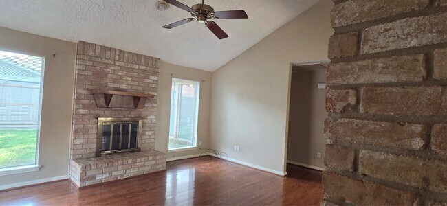 Building Photo - 1910 Quail Valley E Dr