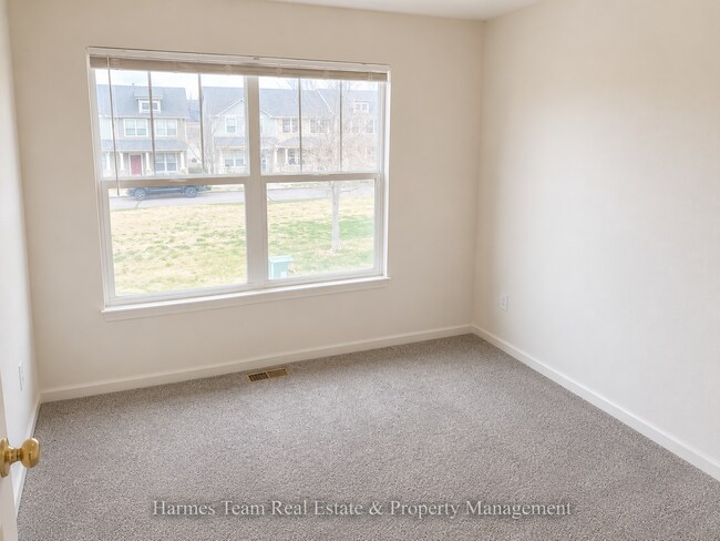 Building Photo - 3 Bed | 2.5 Bath Townhome In School District #2