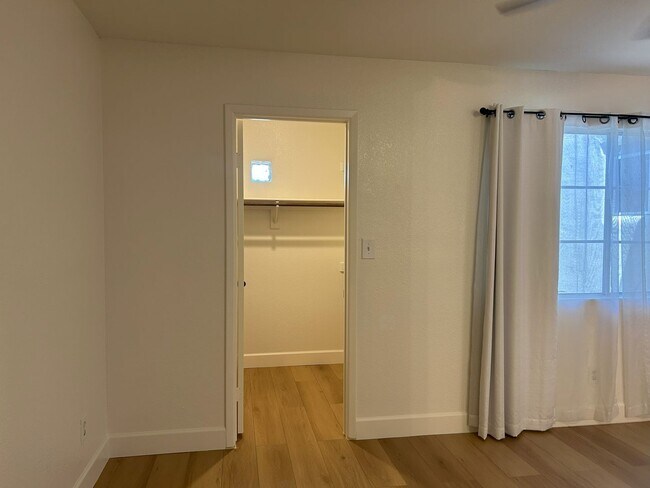 Building Photo - 2 Bedroom/2 bath Condo in the Mission de L...