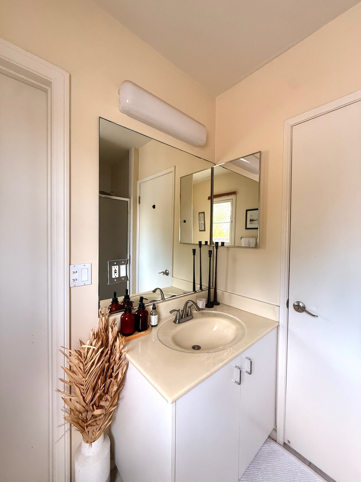 2nd/guest bathroom - 222 S Hamilton Dr