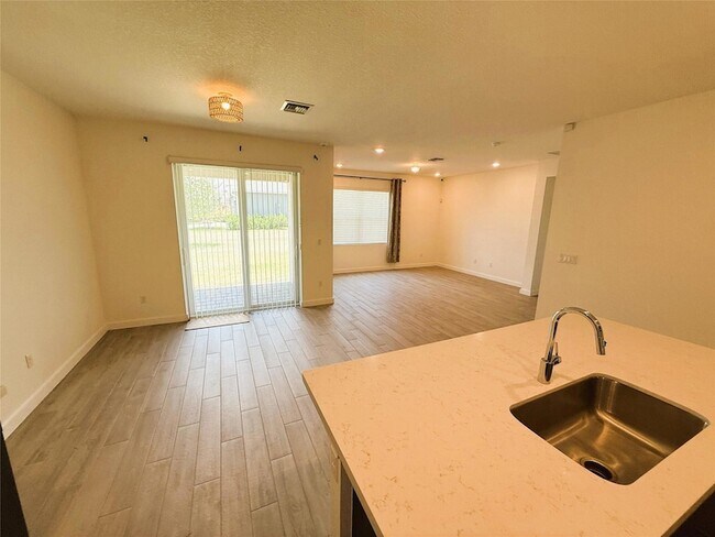 Building Photo - 1704 NE White Pine Terrace