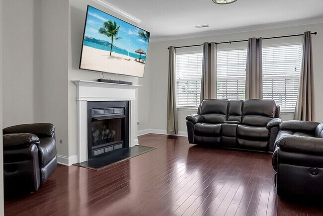 Building Photo - 334 Albrighton Way