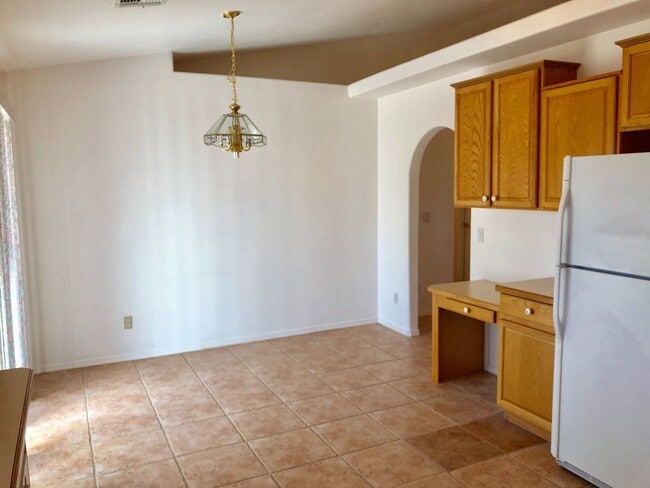 Building Photo - Great Home 3 Bedroom Home in Beautiful Nei...