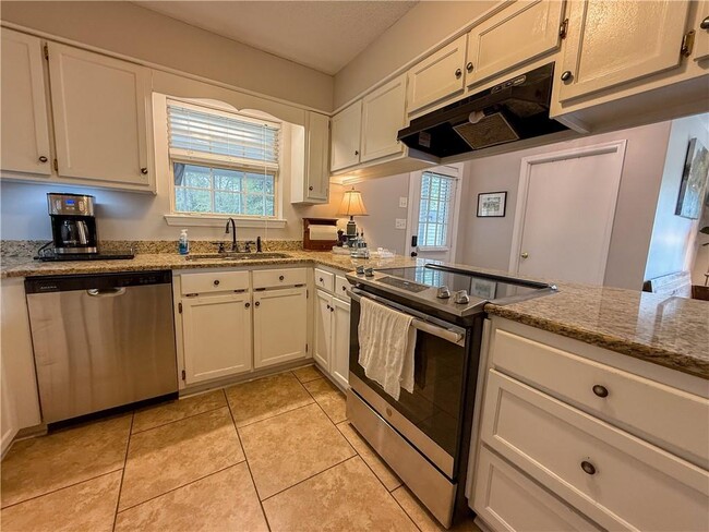 Building Photo - 905 Deer Run Dr
