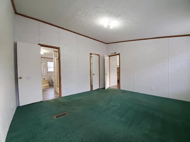 Building Photo - 109 Ellington Wy