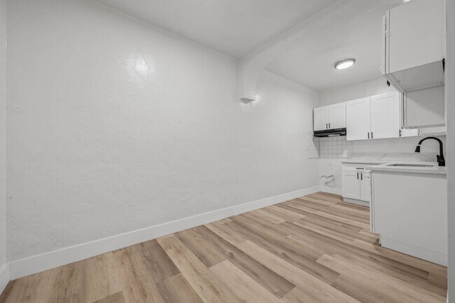 Building Photo - 751 Normandie Ave