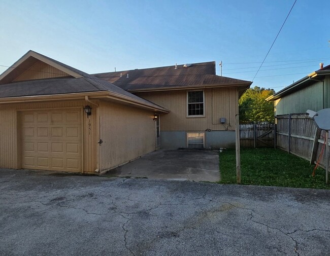 Primary Photo - 3 Bedroom 2 Bath with Garage! South by Bat...