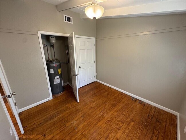 Building Photo - 4051 Pringle Dr